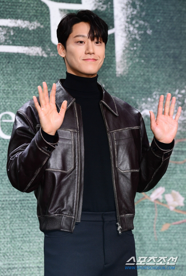 [SC이슈] 이도현, 오늘(14일) 훈련소 입소…♥임지연 '곰신' 된다