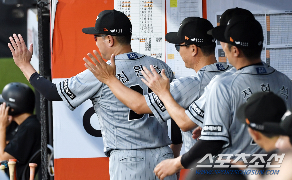 "문동주 130이닝 제한, 로사도 코치가 주도" 자가당착에 빠진 한화 육…