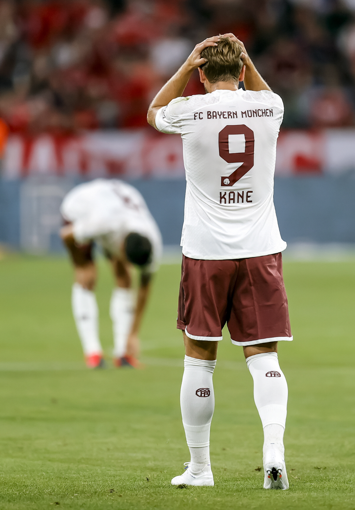 '토트넘 뉴 캡틴' 손흥민의 특별한 품격, 특별한 아이디어 "팬 앞에서 파이팅 하자", '부주장' 매디슨도 '감탄'