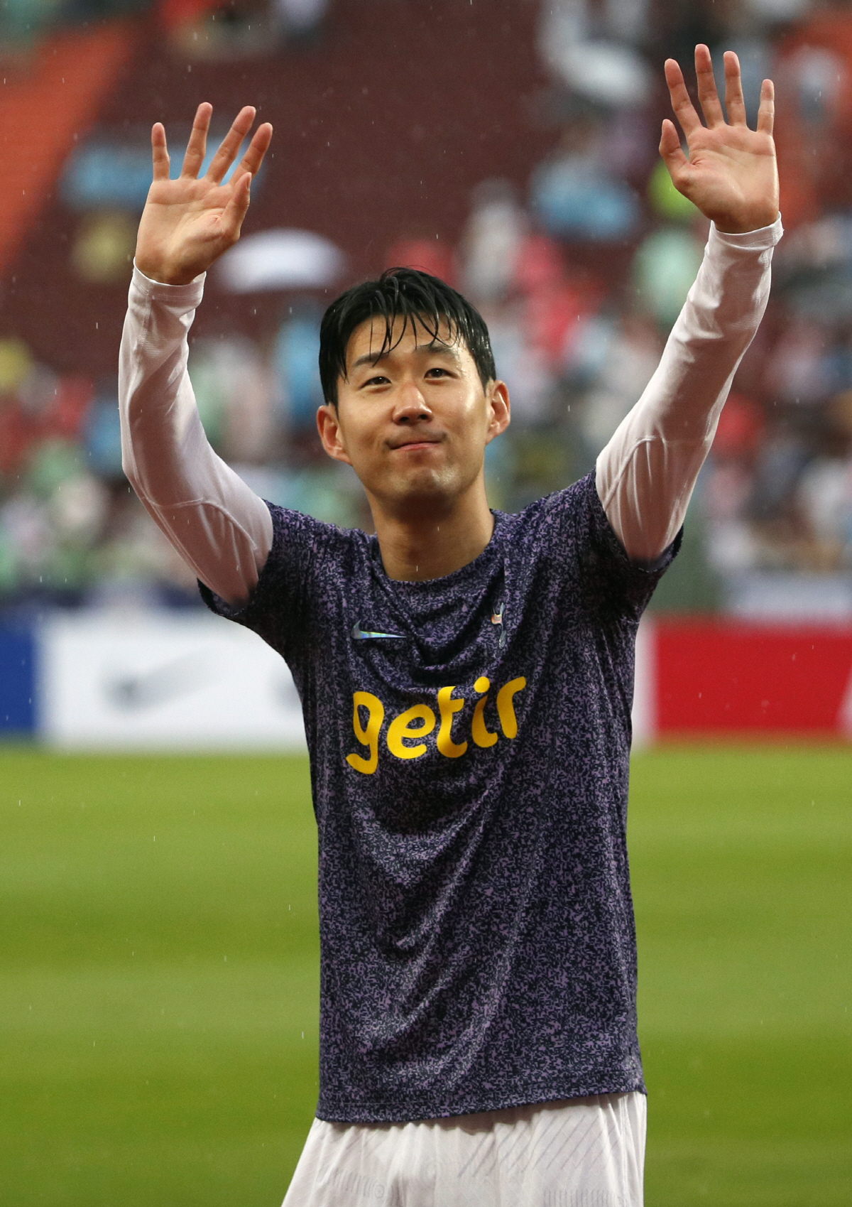 '토트넘 뉴 캡틴' 손흥민의 특별한 품격, 특별한 아이디어 "팬 앞에서 파이팅 하자", '부주장' 매디슨도 '감탄'