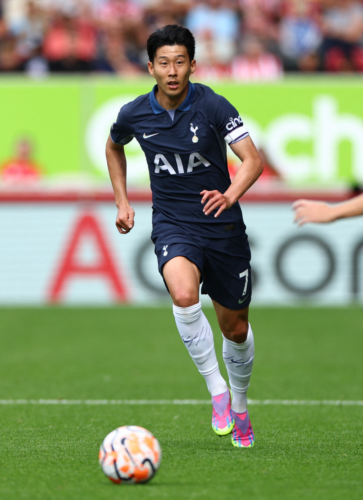 '토트넘 뉴 캡틴' 손흥민의 특별한 품격, 특별한 아이디어 "팬 앞에서 파이팅 하자", '부주장' 매디슨도 '감탄'