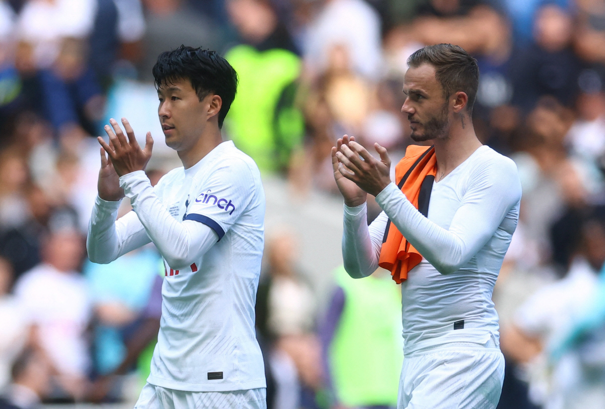 '토트넘 뉴 캡틴' 손흥민의 특별한 품격, 특별한 아이디어 "팬 앞에서 파이팅 하자", '부주장' 매디슨도 '감탄'