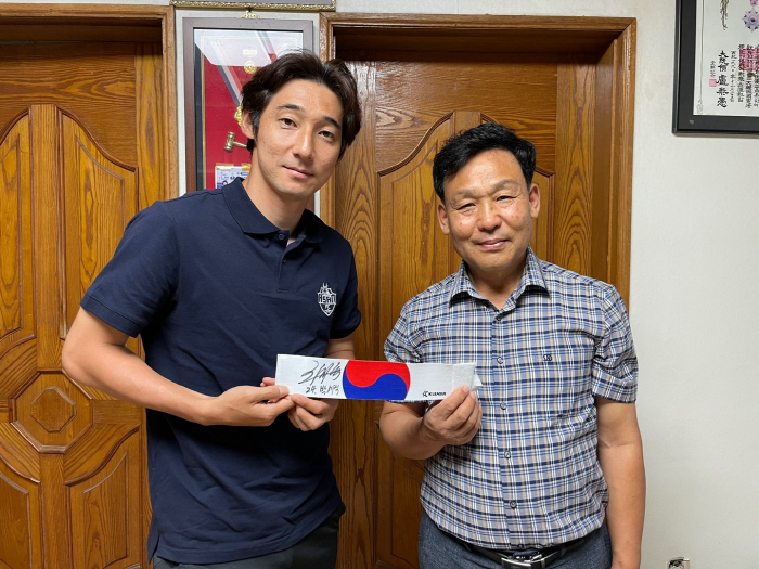 충남아산FC 주장 박세직, 광복절 맞아 독립운동가 후손 방문