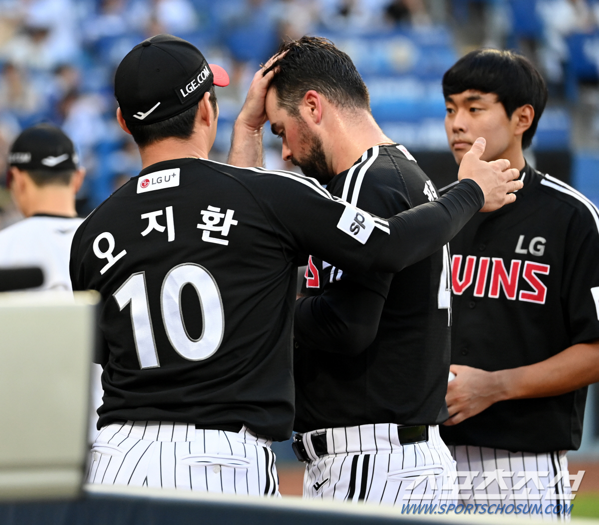 푹 쉬고 나온 플럿코, 5회까지 완벽투였는데, '연속 번트안타→실책'에 …