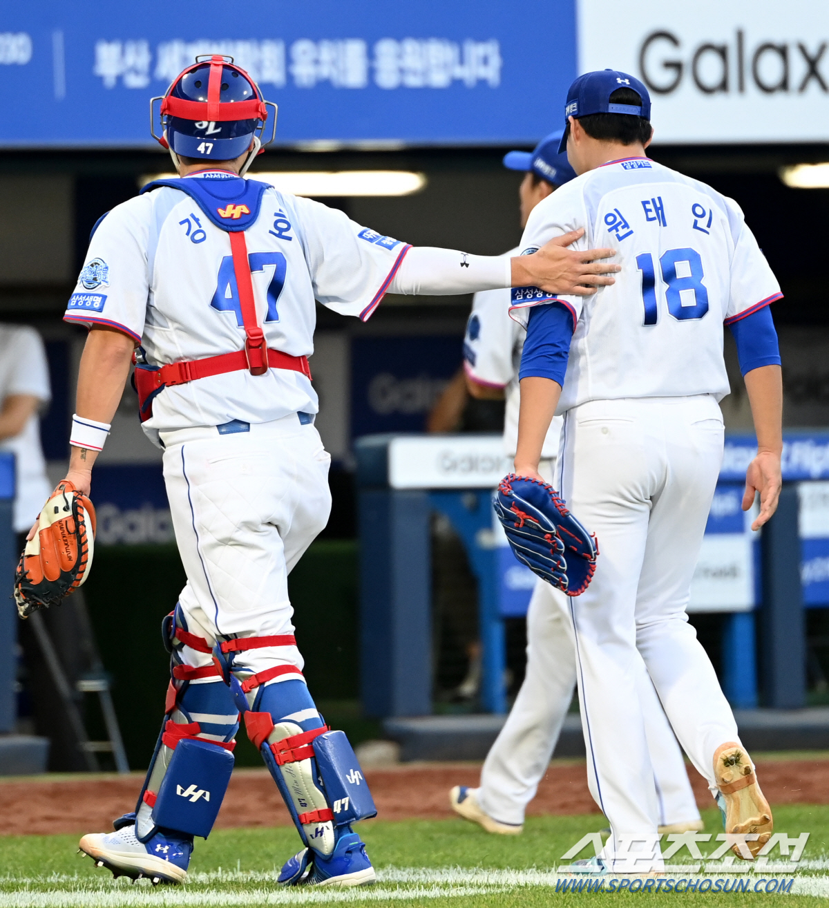 에이스 맞대결 명암 가른 세밀함, '류지혁 결승타+이성규 천금 보살' 삼…