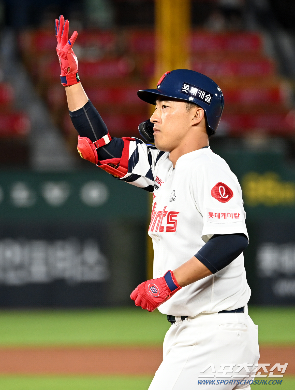 '정보근까지 터졌다!' 롯데 타선 대폭발, SSG 꺾고 2연승 질주[부산…