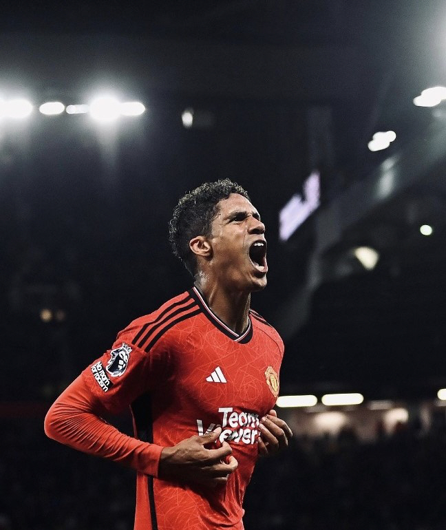 'OT 원정팀의 무덤' 바란 헤더 결승골 폭발!&오나나 선방쇼 맨유 홈 …