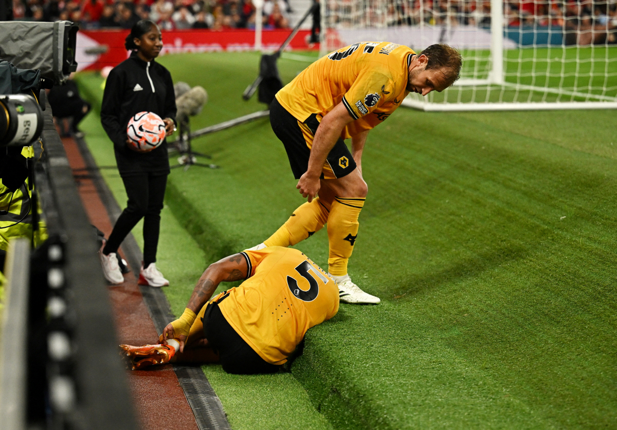 'OT 원정팀의 무덤' 바란 헤더 결승골 폭발!&오나나 선방쇼 맨유 홈 …