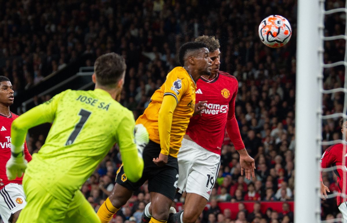 'OT 원정팀의 무덤' 바란 헤더 결승골 폭발!&오나나 선방쇼 맨유 홈 …