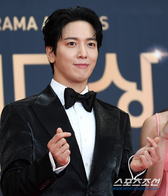 [단독]씨엔블루 정용화, 9월 솔로 컴백…6년 1개월만 솔로앨범
