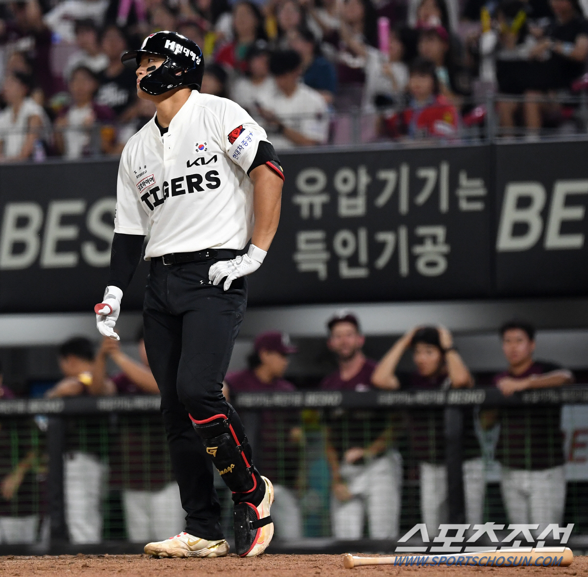 '볼이라고 생각했는데...' 삼진 선언에 화들짝 놀란 김도영, 어필해 봤…