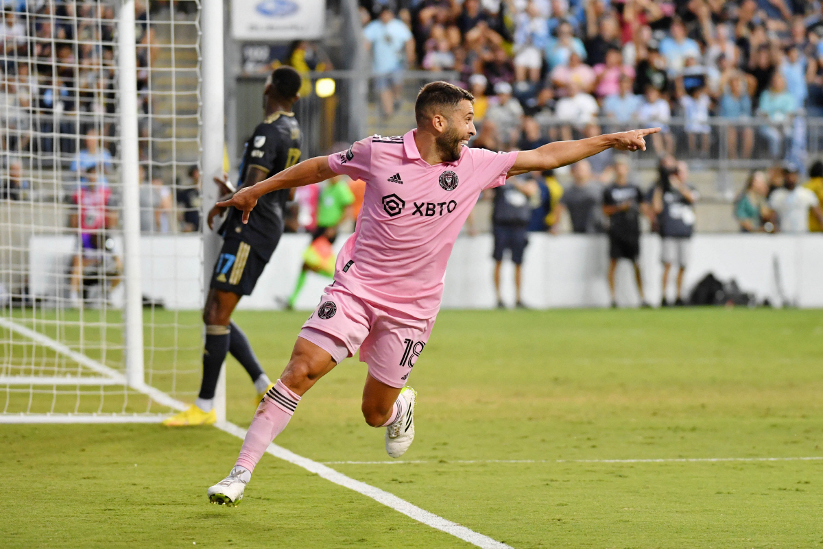 '6경기 연속골, 이적 후 총 9골 폭발' 메시 신들린 골퍼레이드! 베컴…