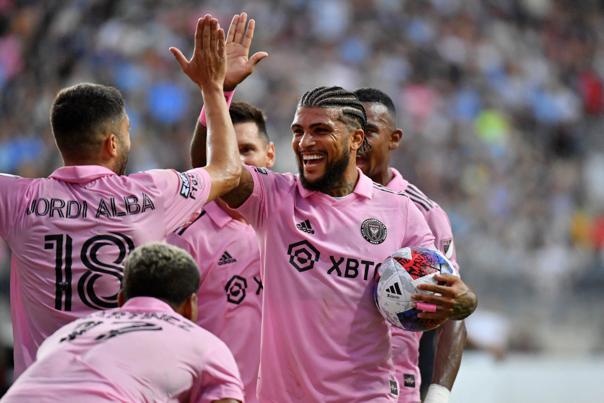 '6경기 연속골, 이적 후 총 9골 폭발' 메시 신들린 골퍼레이드! 베컴…