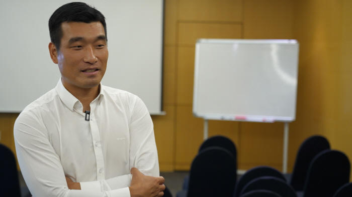 "축구 안했다면 키움 선수였을텐데…" 前 축구 국가대표, 고척 마운드에 …