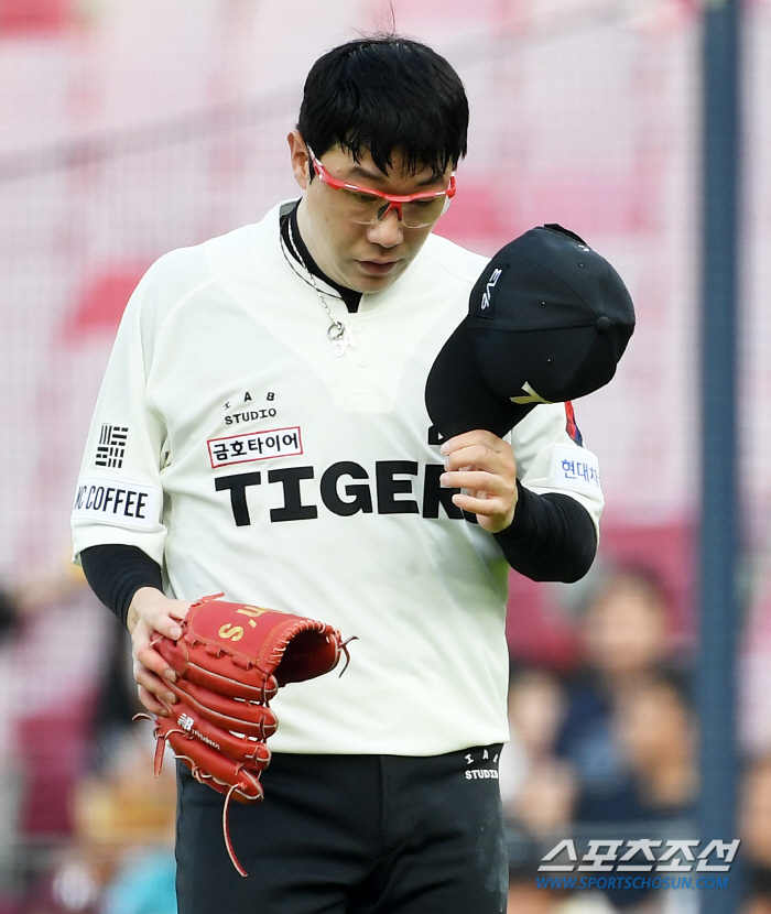 잇달아 뭇매 맞은 대투수, 결국 1군 말소 "당혹스러울 것, 심적으로 잘…