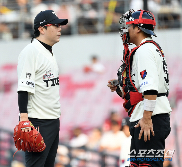 잇달아 뭇매 맞은 대투수, 결국 1군 말소 "당혹스러울 것, 심적으로 잘…