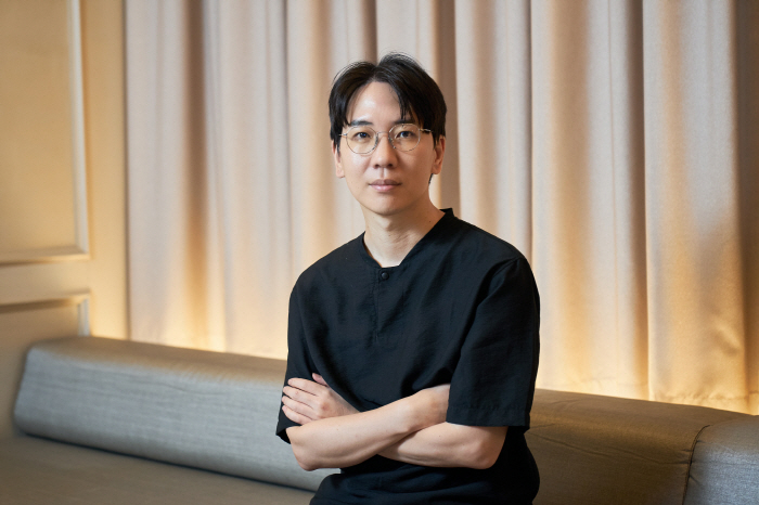 [SC인터뷰] "이병헌=최고의 배우"…엄태화 감독, '콘크리트 유토피아'…