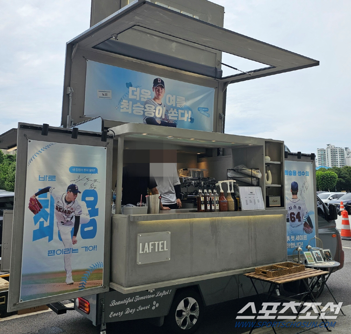 "어디서든 믿고 쓸 수 있게" 선발승 다음 날 도착한 첫 세이브 커피차……