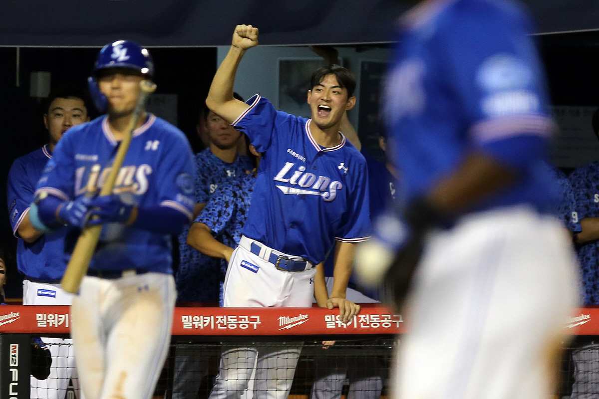 '캡틴의 저주' 리딩히터는 왜 예외일까...'끝내기→우땅' 준비한 열정 …