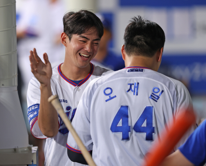 '캡틴의 저주' 리딩히터는 왜 예외일까...'끝내기→우땅' 준비한 열정 …