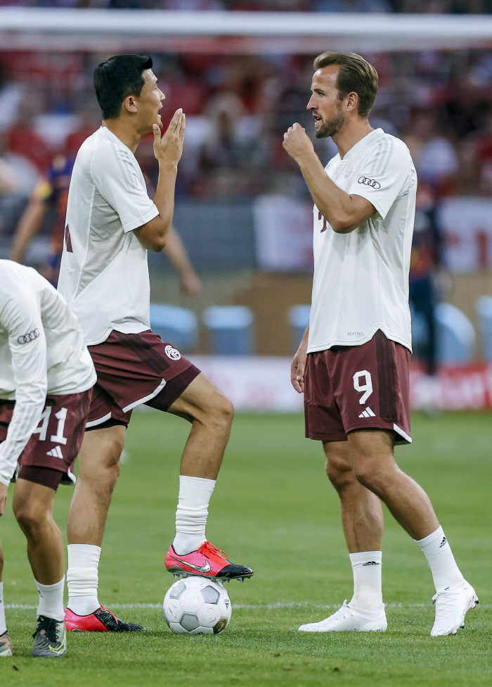 '괴물' 김민재 호텔 생활 청산, 뮌헨에 집 얻었다…모델 단종된 축구화 …