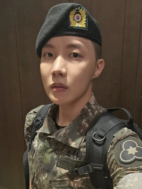 BTS 제이홉, 휴가 마치고 軍 복귀…늠름한 셀카 "다시 파이팅!"