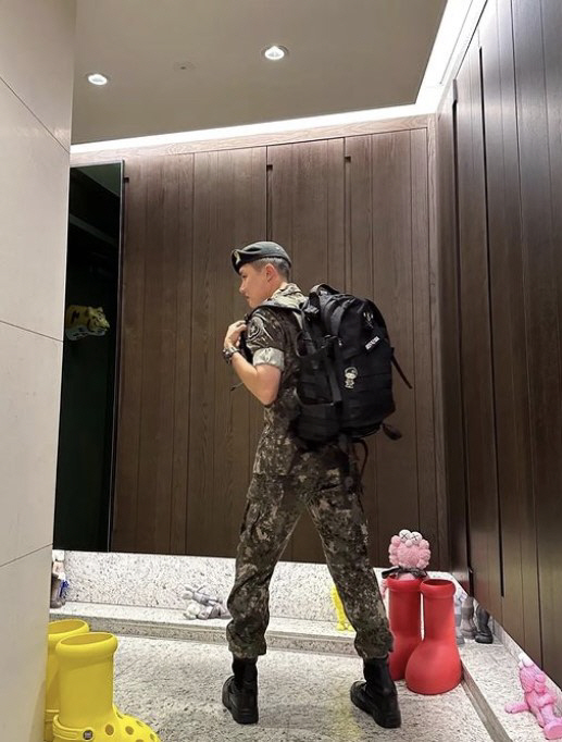 BTS 제이홉, 휴가 마치고 軍 복귀…늠름한 셀카 "다시 파이팅!"