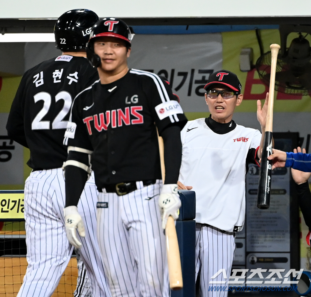 "선발 이정용 최대수확" '역전승' 염경엽 감독, "가장 중요했던 경기"…