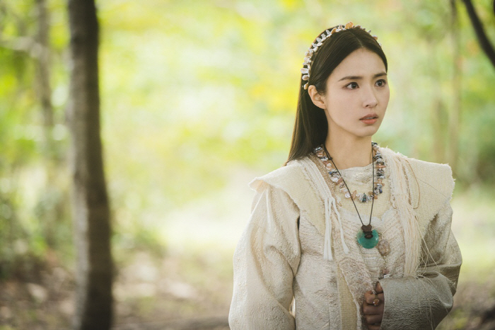 신세경, 대제관 탄야 변신 "'아라문의 검' 촬영할수록 더 강해져"