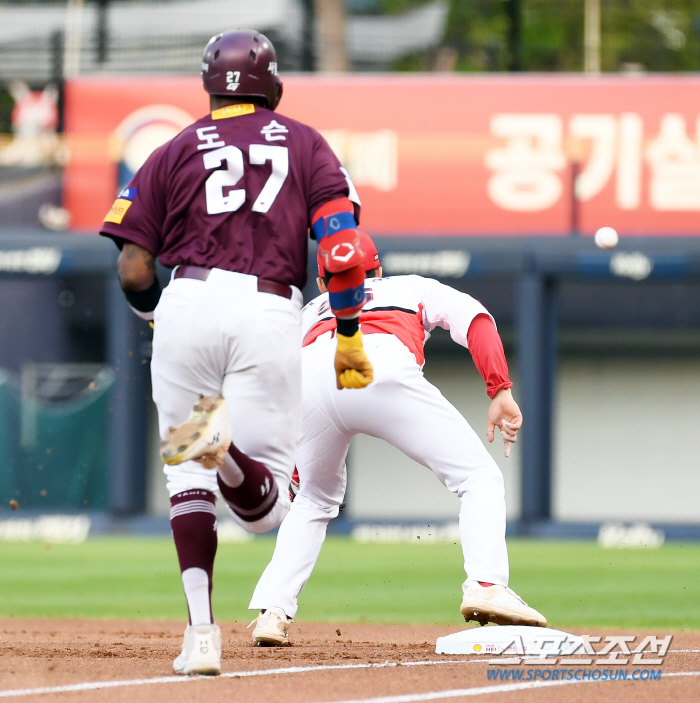 '벌러덩' 엉뚱하지만 밉상은 아닌 도슨, K예절까지 마스터한 외국인 타자…