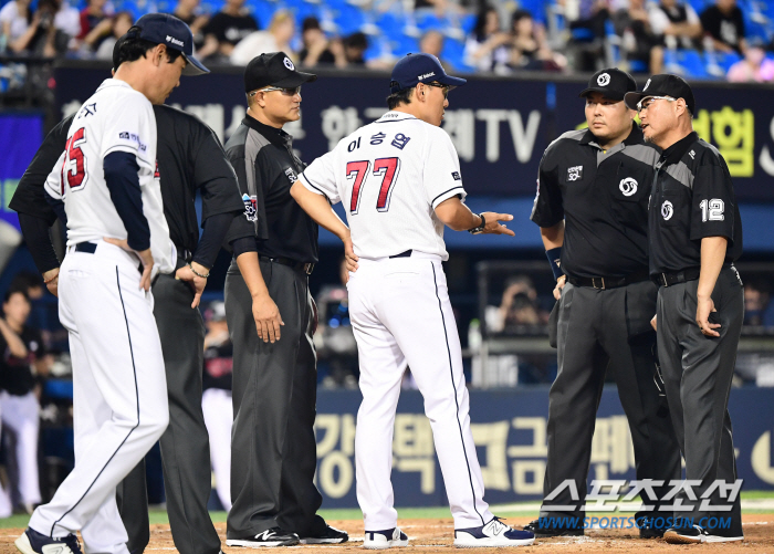 '2G 연속' 같은 타자+같은 항의…국민타자의 답답한 속내 "심판과 대화…