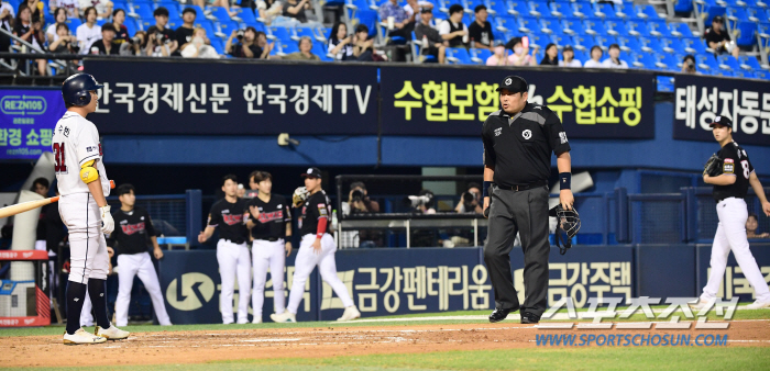 '2G 연속' 같은 타자+같은 항의…국민타자의 답답한 속내 "심판과 대화…