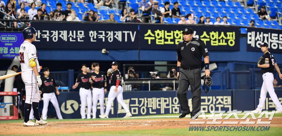 '2G 연속' 같은 타자+같은 항의…국민타자의 답답한 속내 "심판과 대화…