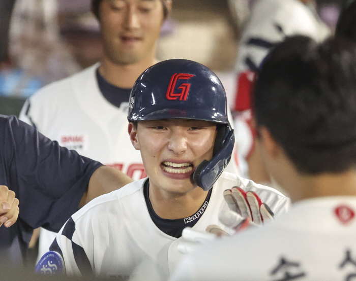 '감독 결장 변수에도 원팀으로 이겼다' 롯데, 5년2개월만에 SSG 3연…