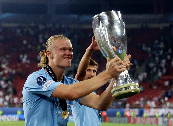 '월드컵 위너' 메시-'트레블' 홀란-더브라이너, UEFA 올해의 선수 …
