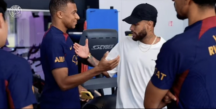 '그래, 작별은 쿨하게 하자' PSG 동료들과 마지막 인사 한 네이마르,…