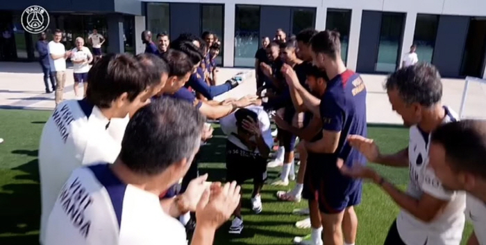 '그래, 작별은 쿨하게 하자' PSG 동료들과 마지막 인사 한 네이마르,…