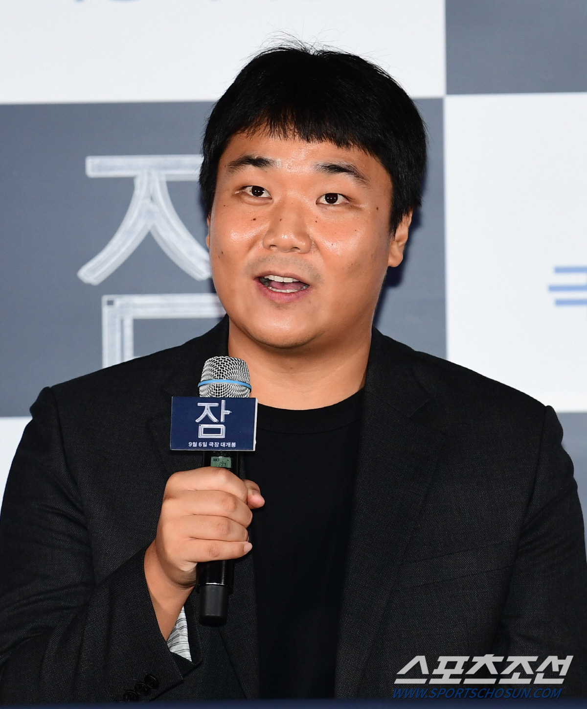 '잠' 감독 "칸영화제 초청 뛸 듯 기뻤지만..두려움도 컸다"