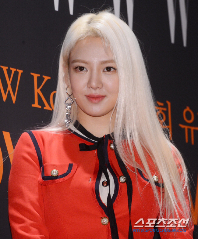 [단독]소녀시대 효연, '유니버스 티켓' 심사위원 출격…톱걸그룹의 후배 …
