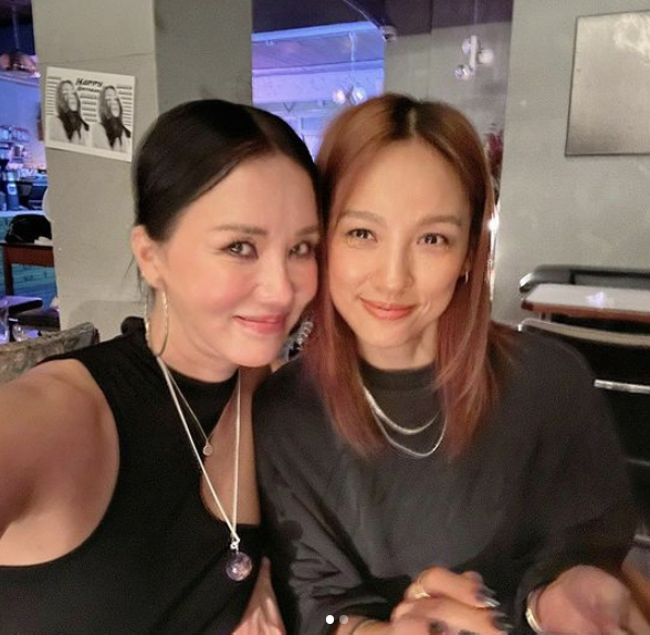 엄정화 생일에 이효리·현아·화사, '가요 시상식'인줄…'화려한 탑스타 모…