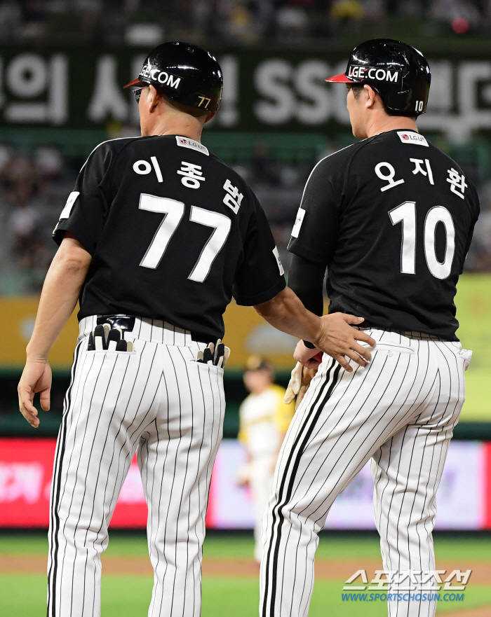 대주자 교체 극구 사양한 오지환, 하지만 벤치는 노심초사...결국 한 베…