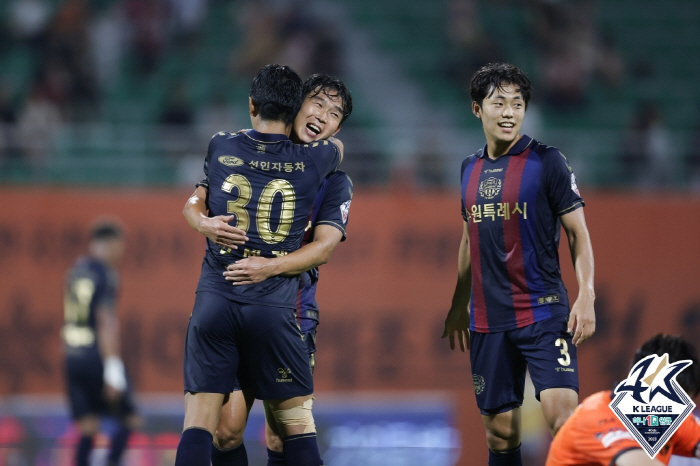 '안익수 감독 마지막 경기' FC서울, 대구와 2대2 무승부…1위 울산 …