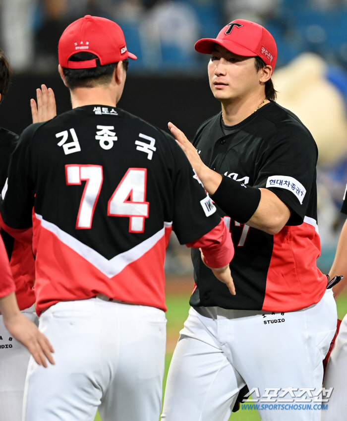 후배 성장 돕고, 위기의 팀 깨우고, 칠 때는 친다…이래서 '나스타', …
