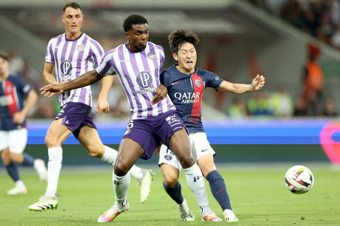 아직 설익은 이강인 포함된 세대교체, PSG 결국 '교체→스스로 만든 P…