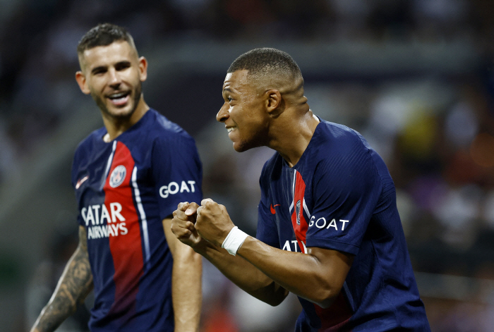 아직 설익은 이강인 포함된 세대교체, PSG 결국 '교체→스스로 만든 P…