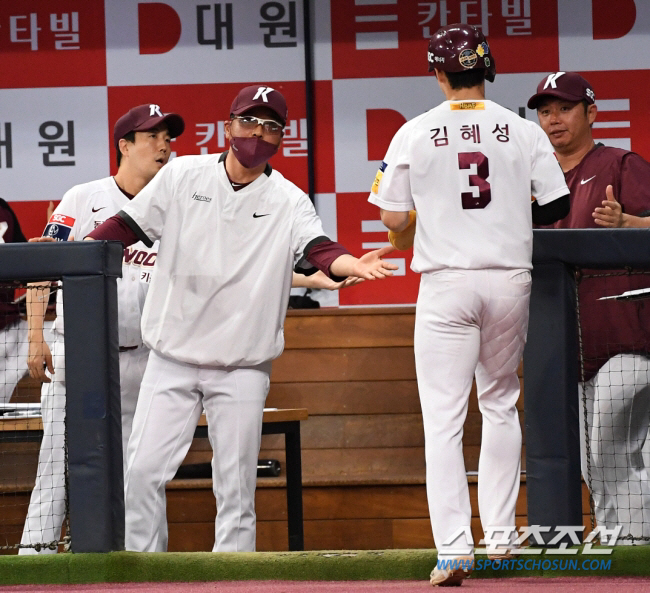 '임병욱 아찔 수비→3출루 명예회복' 키움, 449일 만에 롯데 3연전 …
