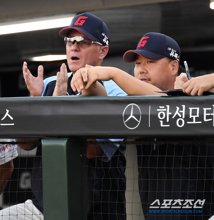 '10패 선착&ERA 5.77' 고통의 FA 첫 해…'왕년 홈런왕'이 "…