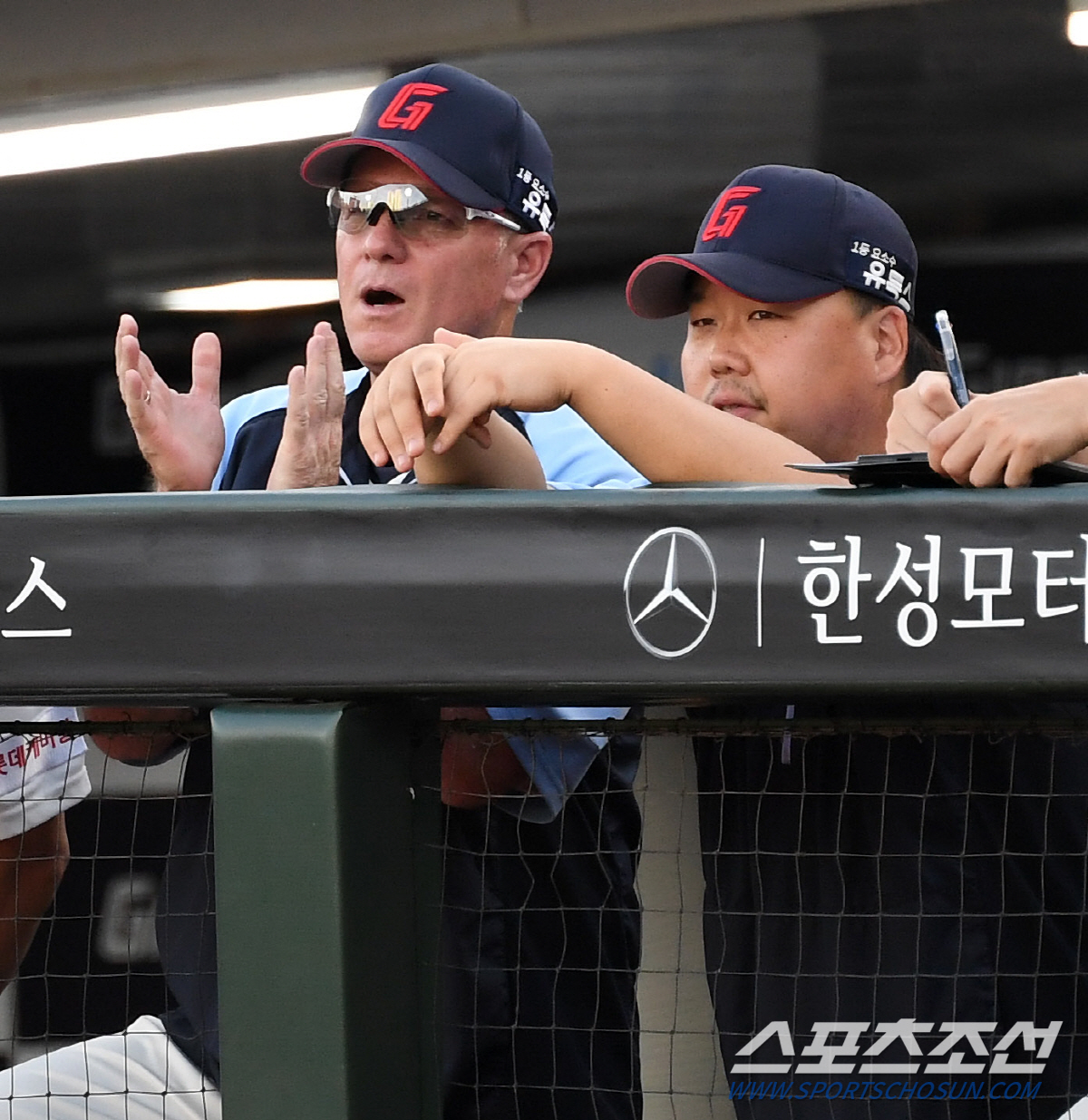 '10패 선착&ERA 5.77' 고통의 FA 첫 해…'왕년 홈런왕'이 "…