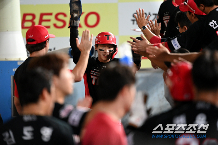 '각성하라 타이거즈!' 라팍 가장 먼 곳으로 날린 3루타, 형님들 일깨운…