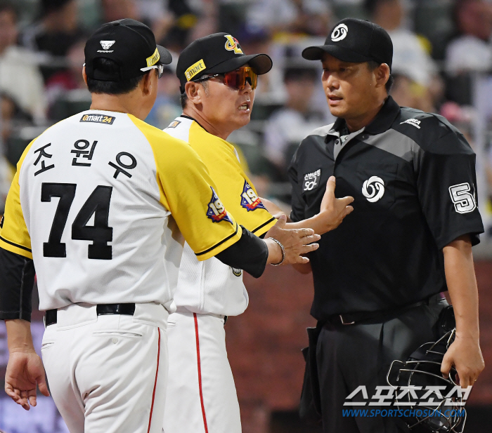 "방망이가 안보였어요" 최지훈 퇴장에 격한 항의, 감독의 해명[인천 현장…